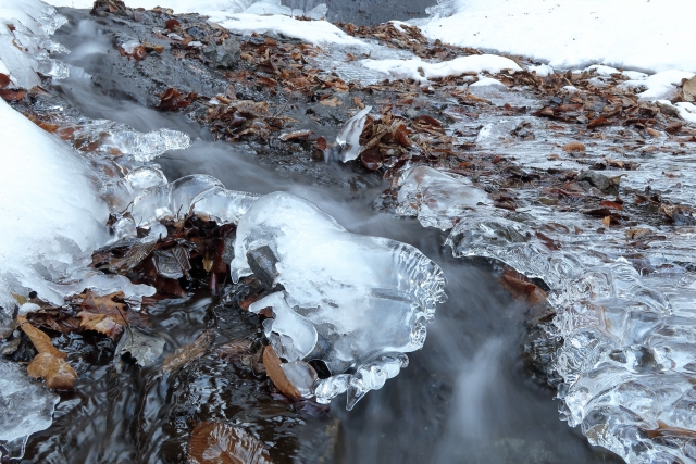 滝壺の氷柱